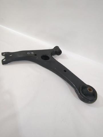 Wahacz zawieszenia przedniego dolny lewy 4806912171 TOYOTA