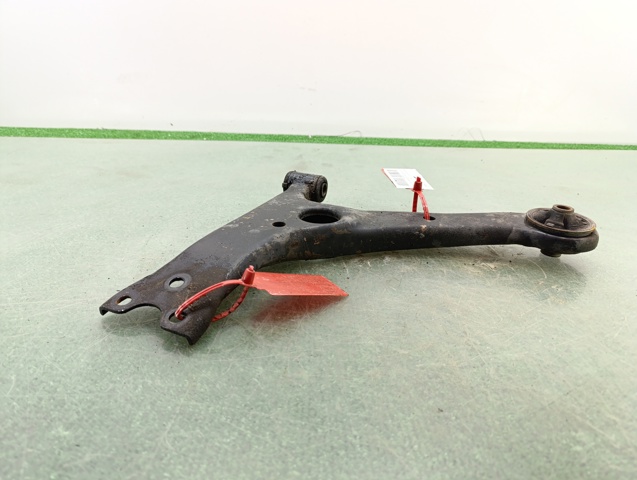 Wahacz zawieszenia przedniego dolny lewy 4806913010 TOYOTA