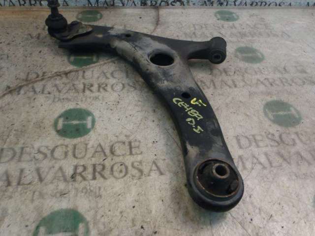 Wahacz zawieszenia przedniego dolny lewy 4806942040 TOYOTA