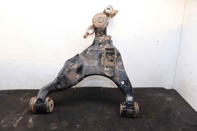 Wahacz zawieszenia przedniego dolny lewy 4806960010 TOYOTA