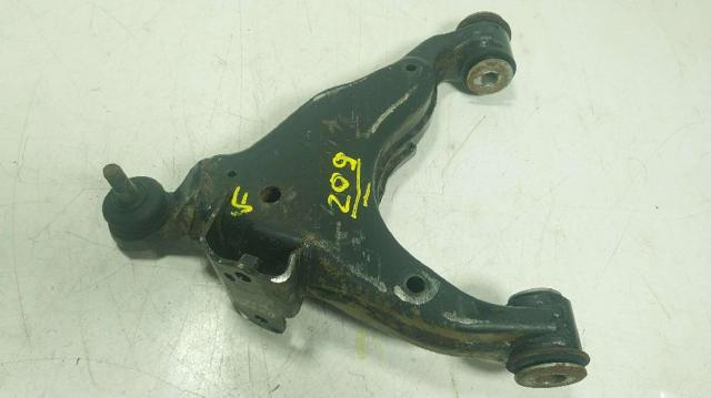 Wahacz zawieszenia przedniego dolny lewy 4806960051 TOYOTA