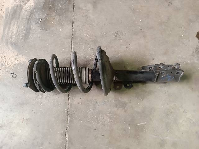 Amortyzator przedni prawy 4851048100 TOYOTA