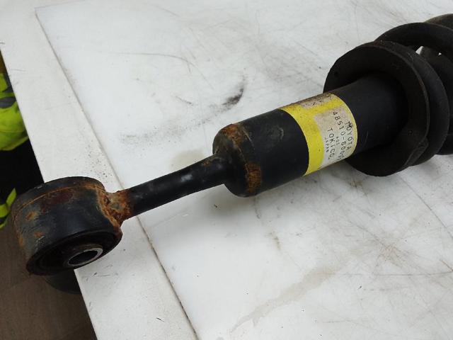 Amortyzator przedni 4851060092 TOYOTA