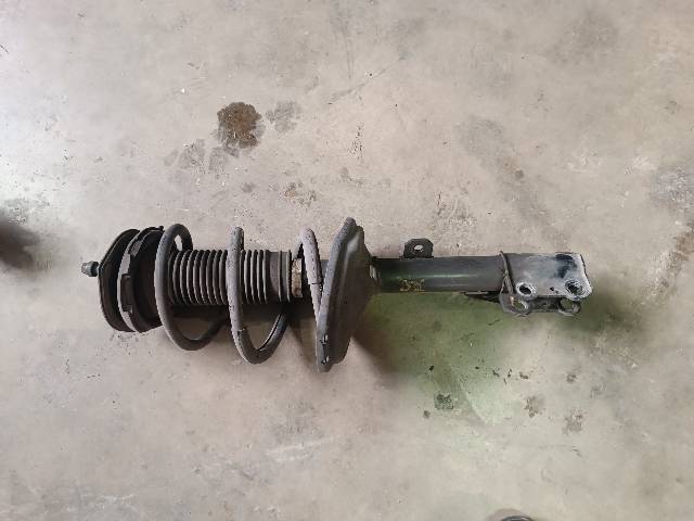 Amortyzator przedni lewy 4852048100 TOYOTA