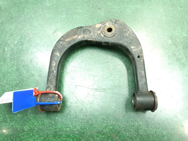 Wahacz zawieszenia przedniego prawy górny 4861035040 TOYOTA