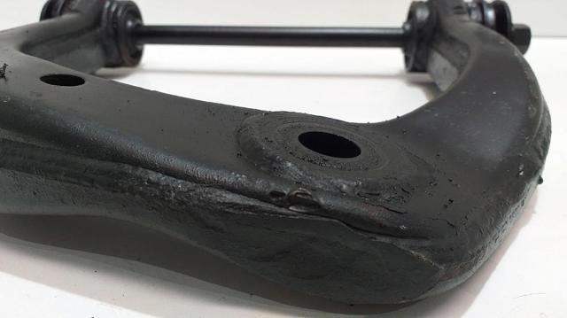 Wahacz zawieszenia przedniego prawy górny 4861035040 TOYOTA