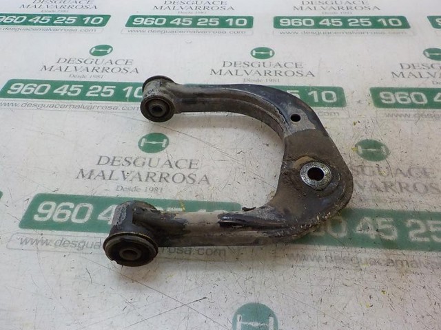 Wahacz zawieszenia przedniego prawy górny 4861035040 TOYOTA