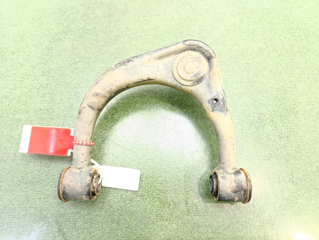 Wahacz zawieszenia przedniego prawy górny 4861060070 TOYOTA