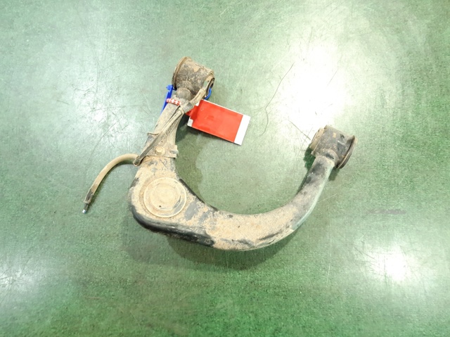 Wahacz zawieszenia przedniego prawy górny 4861060070 TOYOTA