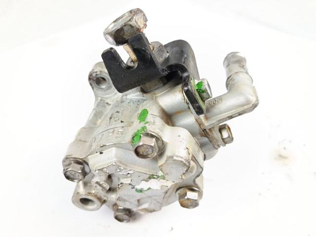 Pompa wspomagania hydraulicznego kierownicy Nissan Patrol Y61