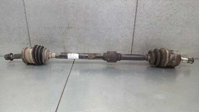 Półoś napędowa przednia prawa 495001D700 HYUNDAI