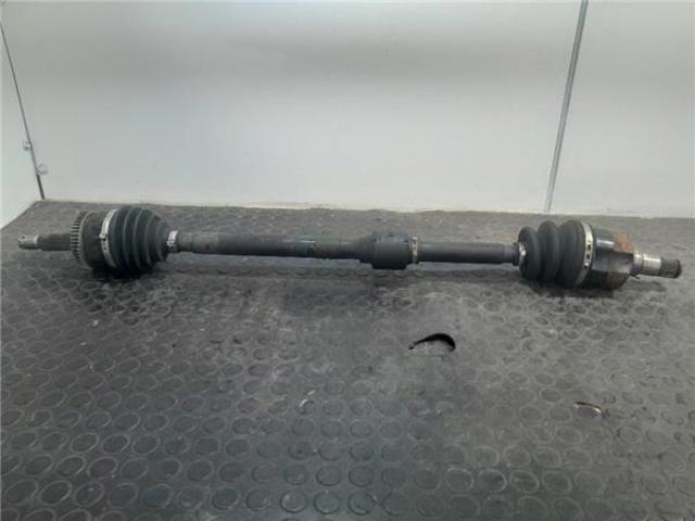 Półoś napędowa przednia prawa 495001D700 HYUNDAI