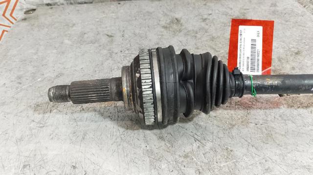 Półoś napędowa przednia prawa 495001D700 HYUNDAI