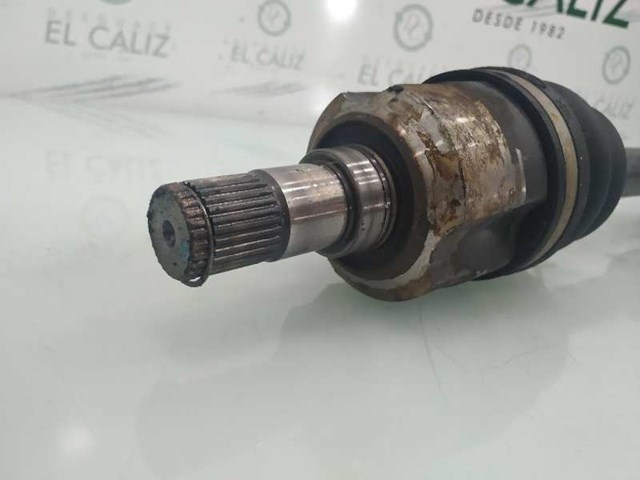 Półoś napędowa przednia prawa 495001D700 HYUNDAI