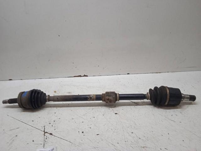 Półoś napędowa przednia prawa 495001D700 HYUNDAI