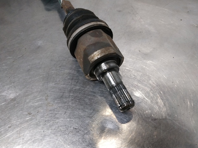 Półoś napędowa przednia lewa KIA Rio 3 UB