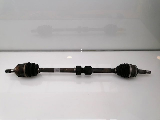 Półoś napędowa przednia prawa 495002L210 HYUNDAI