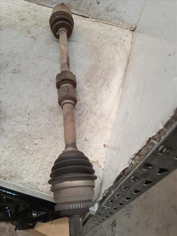 Półoś napędowa przednia prawa 495002L210 HYUNDAI