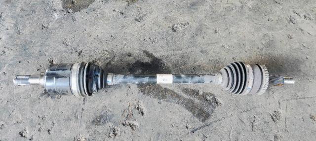 Półoś napędowa przednia lewa 49500D7200 HYUNDAI