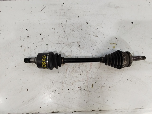 Półoś napędowa przednia lewa 495011F200 HYUNDAI