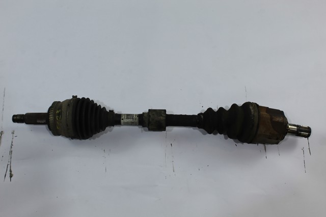 Półoś napędowa przednia lewa 495011H211 HYUNDAI