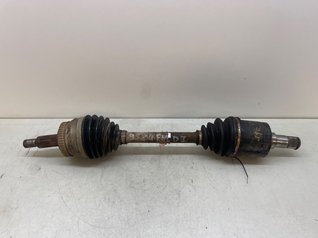 Półoś napędowa przednia lewa 495012E800 HYUNDAI
