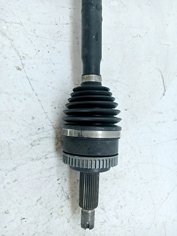 Półoś napędowa przednia prawa 495012Y900 HYUNDAI