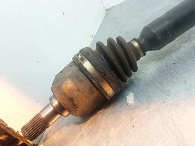 Półoś napędowa przednia prawa 49501A6100 HYUNDAI
