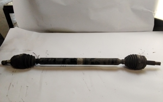 Półoś napędowa przednia prawa 49501A6100 HYUNDAI