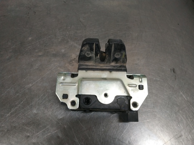 Zamek klapy bagażnika (3/5 drzwi tylnych) 495058724 OPEL
