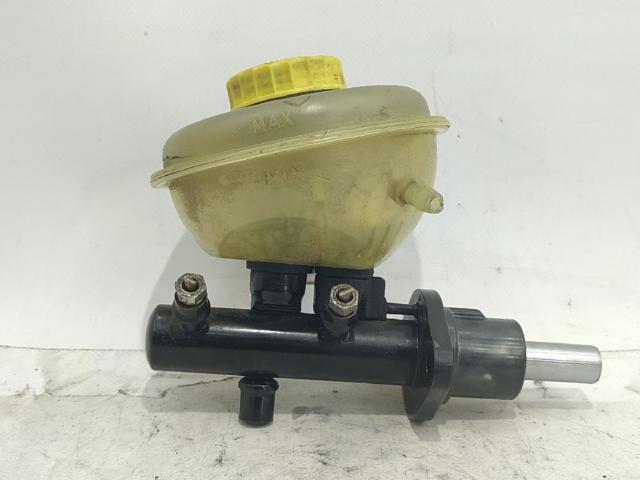 Główny cylinder hamulców 4A0611021D VAG