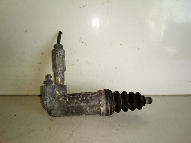 Cylinder roboczy sprzęgła 4A0721261 VAG