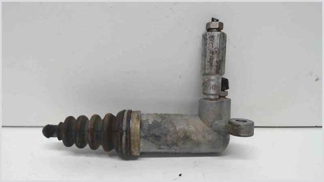 Cylinder roboczy sprzęgła 4A0721261 VAG