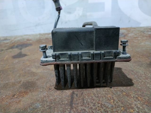 Rezystor wentylatora nagrzewnicy (ogrzewacza kabiny) Audi 100 4A2