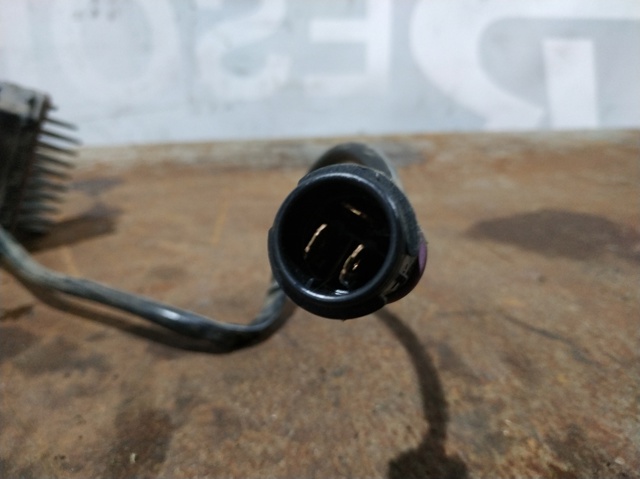 Rezystor wentylatora nagrzewnicy (ogrzewacza kabiny) Audi 100 4A2