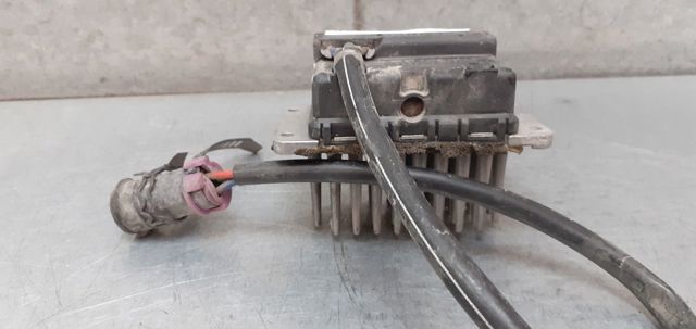 Rezystor wentylatora nagrzewnicy (ogrzewacza kabiny) Audi 100 4A2