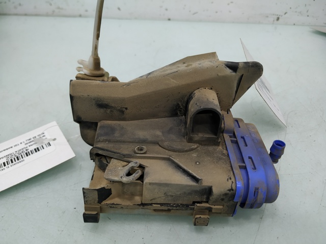 Zamek drzwi tylnych lewych 4A0839015D VAG