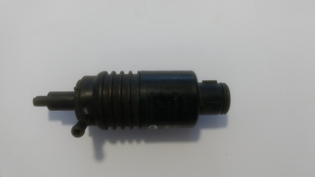 Pompka spryskiwacza szyby przedniej 4A0955651 VAG