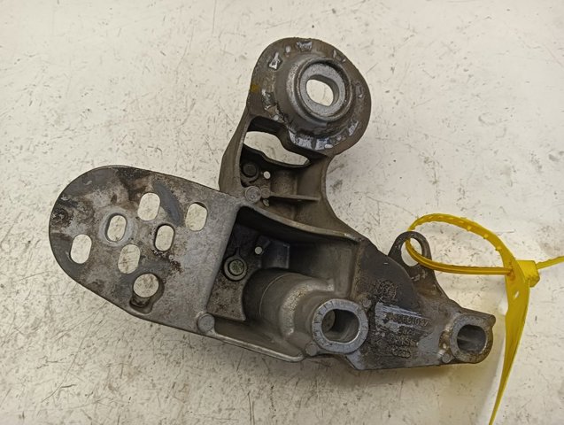 Wspornik lewej poduszki (podpory) silnika 4B0199351B VAG