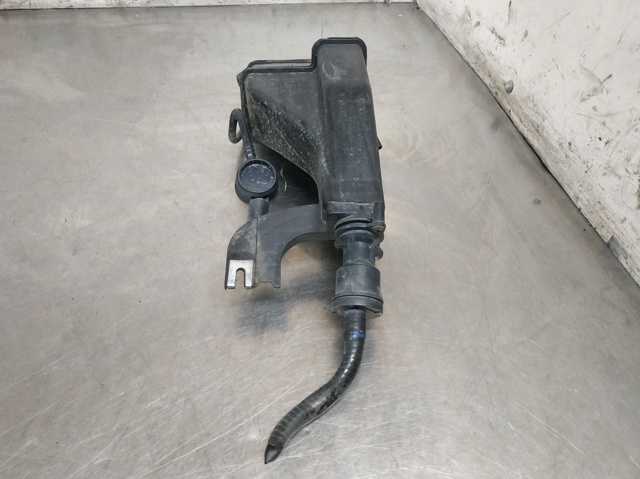 POCHŁANIACZ PAR PALIWA Audi A6 4B2, 4B4