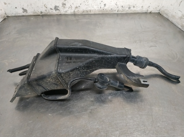 POCHŁANIACZ PAR PALIWA Audi A6 4B2, 4B4