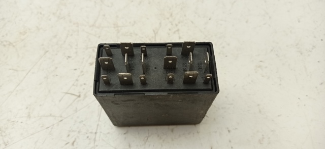 Przekaźnik kierunkowskazów 4B0919471 VAG