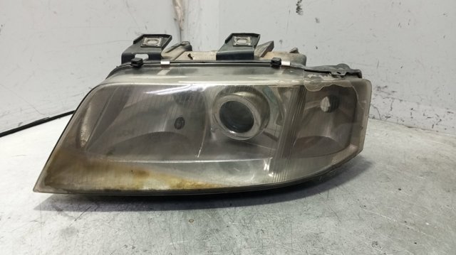 Reflektor lewy 4B0941029AB VAG