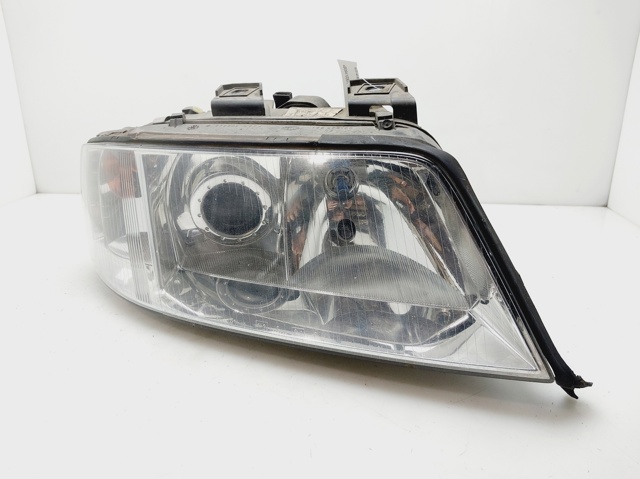 Reflektor prawy 4B0941030K VAG