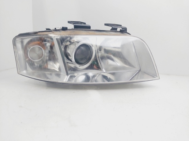Reflektor prawy 4B0941030K VAG
