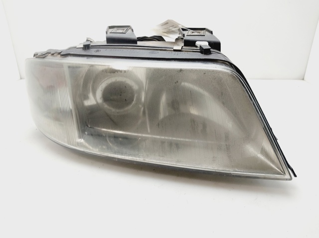 Reflektor prawy 4B0941030K VAG