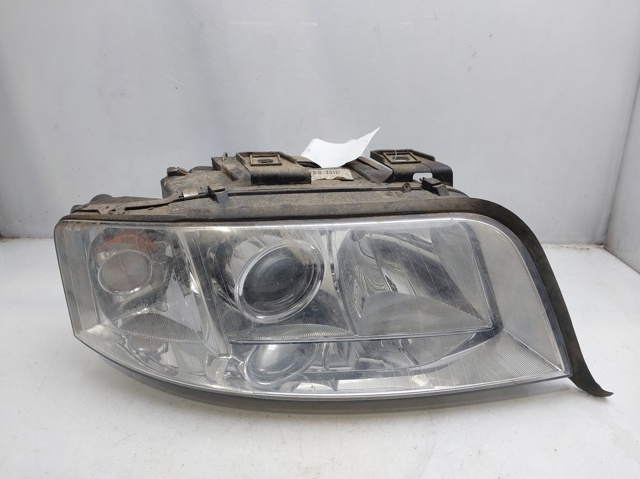 Reflektor prawy 4B0941030K VAG