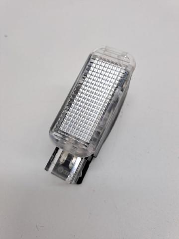 Lampka oświetlenia bagażnika 4B0947415A VAG