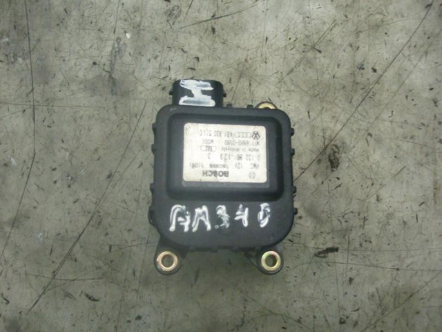 Silniczek klapy nagrzewnicy 4B1820511C VAG