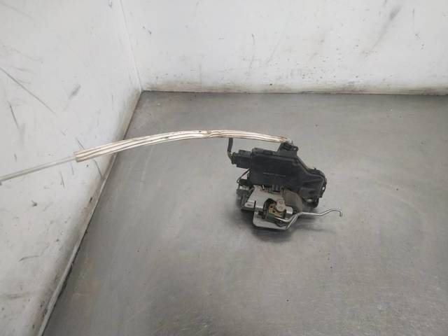 Zamek drzwi przednich lewych 4B1837015B VAG